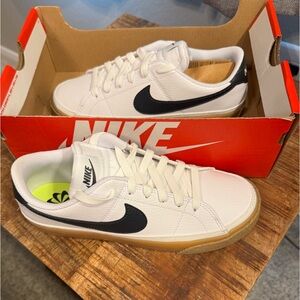 WOMEN'S NIKE COURT LEGACY NEXT NATURE SUSTAINABLE SNEAKERS - Size 6.5